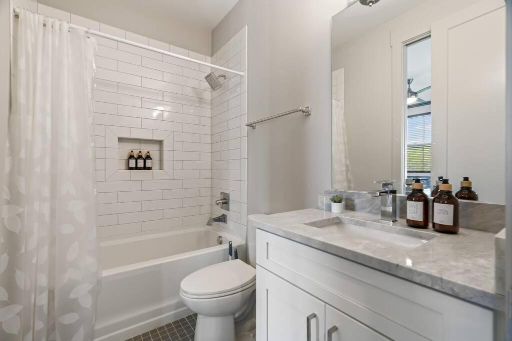 King Bed, Balcony, Covered Patio & Firepit! 8 Minutes From Broadway Nashville Exteriör bild