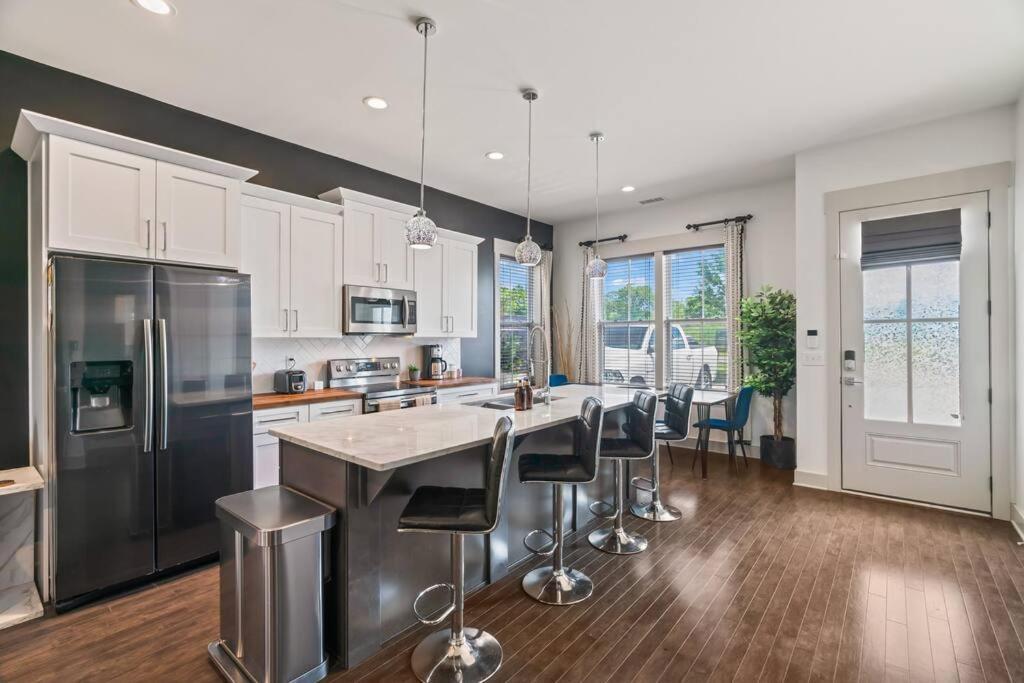 King Bed, Balcony, Covered Patio & Firepit! 8 Minutes From Broadway Nashville Exteriör bild