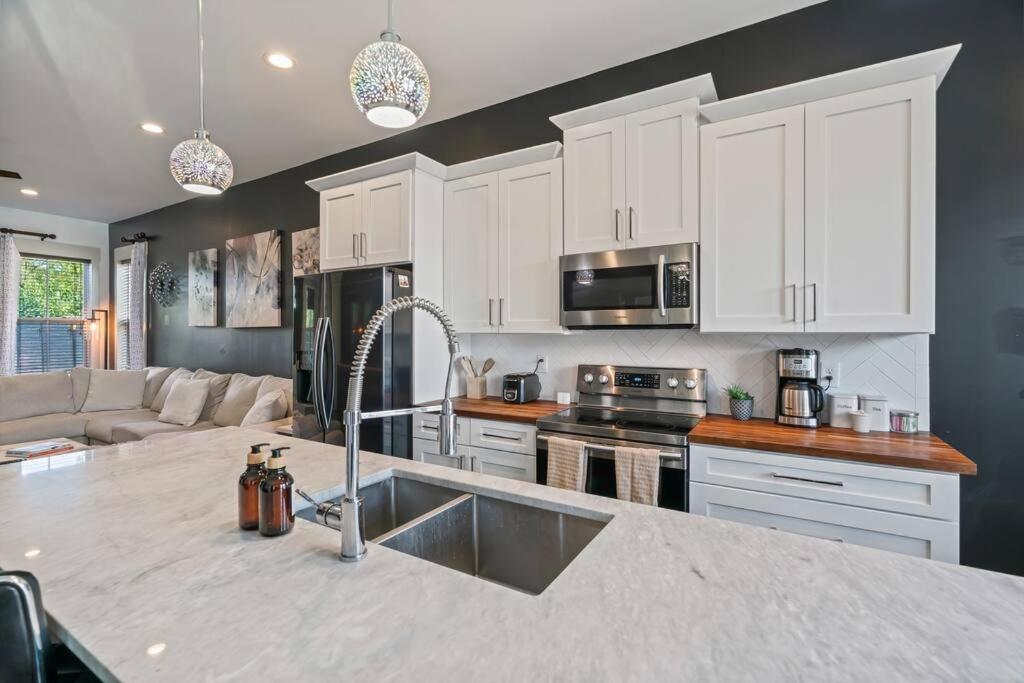 King Bed, Balcony, Covered Patio & Firepit! 8 Minutes From Broadway Nashville Exteriör bild