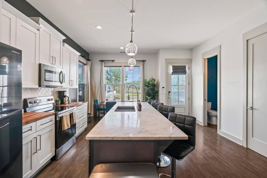 King Bed, Balcony, Covered Patio & Firepit! 8 Minutes From Broadway Nashville Exteriör bild