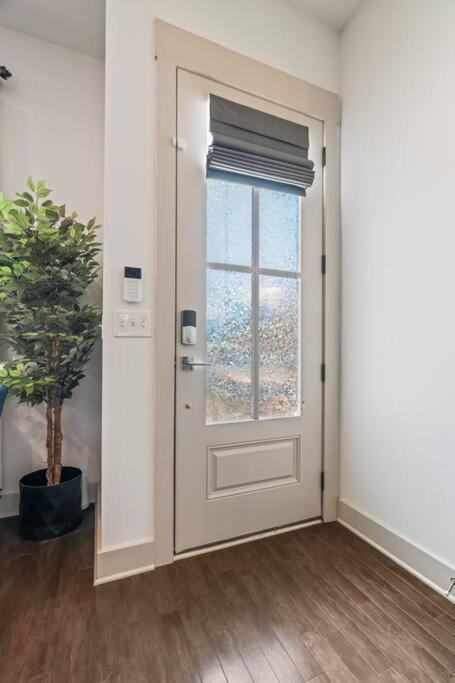 King Bed, Balcony, Covered Patio & Firepit! 8 Minutes From Broadway Nashville Exteriör bild